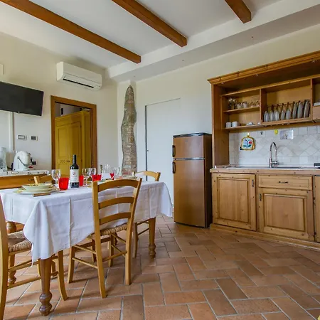 Giallo By Interhome